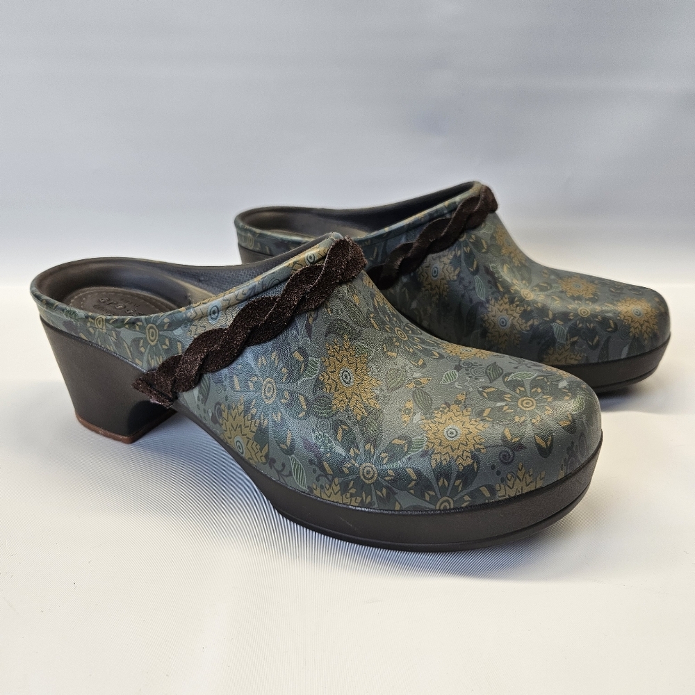 Crocs Sarah Clogs Women 10 Gray Brown Green Floral Suede Gardening Heel